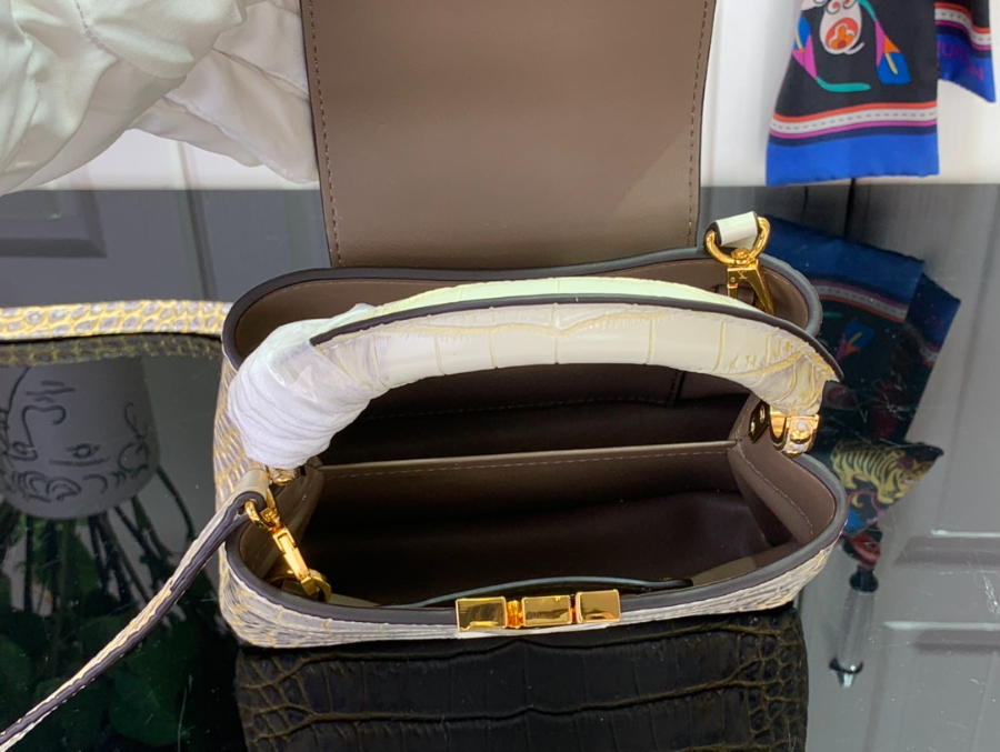 루이비통 카퓌신 미니 악어무늬 M94227 M48865 21148cm3.jpg
