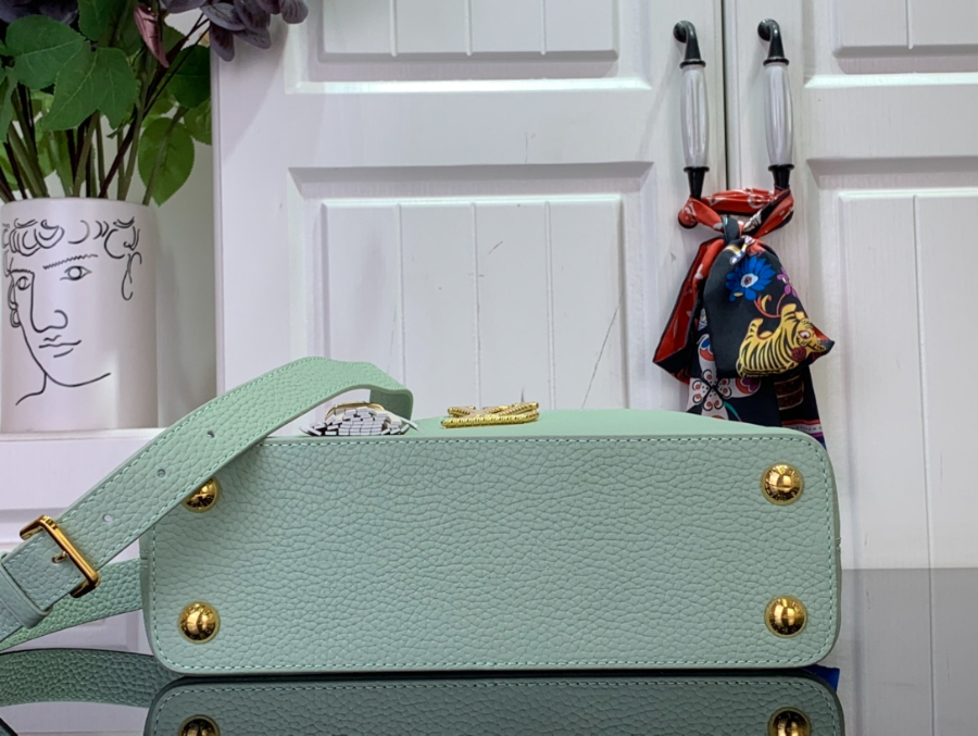 루이비통 카퓌신 스몰 17.3927cm M15157 연그린5.jpg