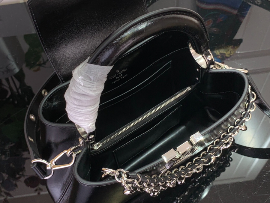 루이비통 카퓌신 이스트 웨스트 BB M25492 14826.5cm 블랙3.jpg