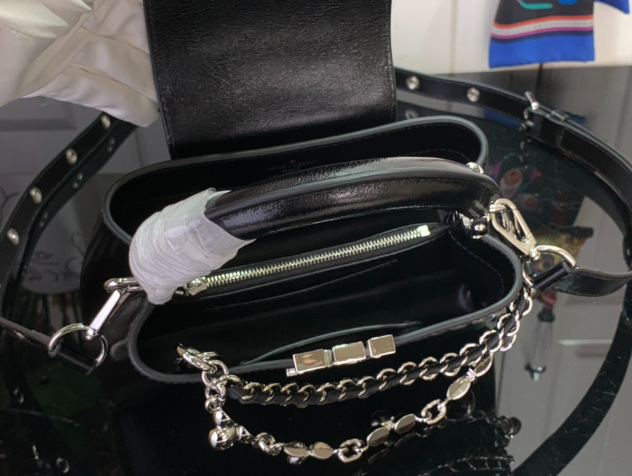 루이비통 카퓌신 이스트 웨스트 미니 M25492 14821cm 블랙3.jpg