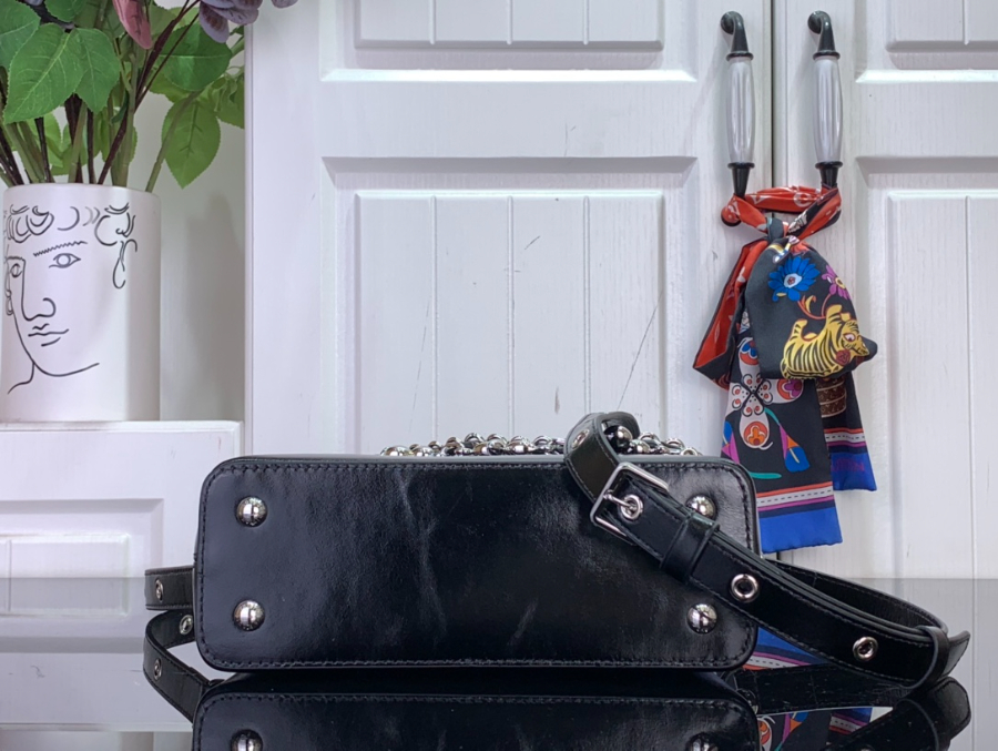 루이비통 카퓌신 이스트 웨스트 미니 M25492 14821cm 블랙5.jpg