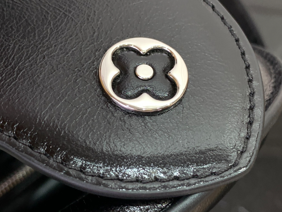 루이비통 카퓌신 이스트 웨스트 미니 M25492 14821cm 블랙6.jpg