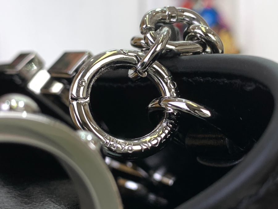 루이비통 카퓌신 이스트 웨스트 미니 M25492 14821cm 블랙8.jpg