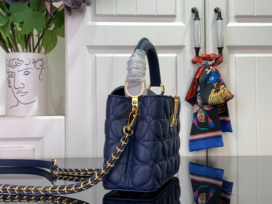 루이비통 카퓌신 이스트 웨스트 미니 네잎클로버 M25283 13.6821cm 네이비4.jpg