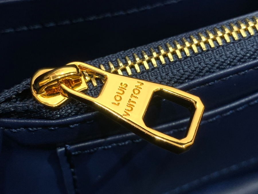 루이비통 카퓌신 이스트 웨스트 미니 네잎클로버 M25283 13.6821cm 네이비8.jpg