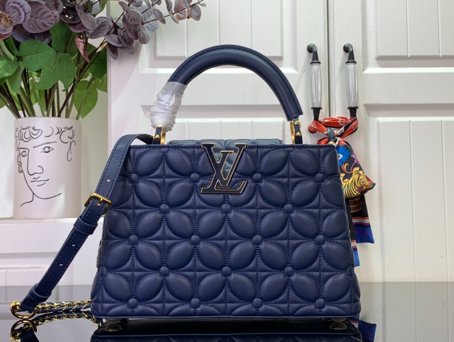 루이비통 카퓌신 이스트 웨스트 스몰 네잎클로버 M25283 17.3927cm 네이비1.jpg