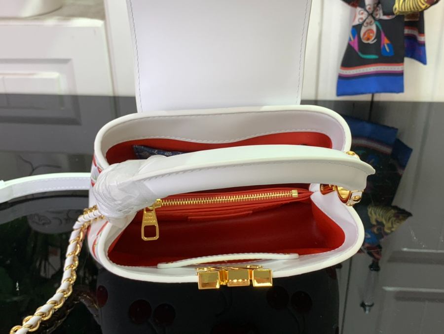 루이비통 LV x TM 카퓌신 미니 13.6821cm M13251 화이트3.jpg