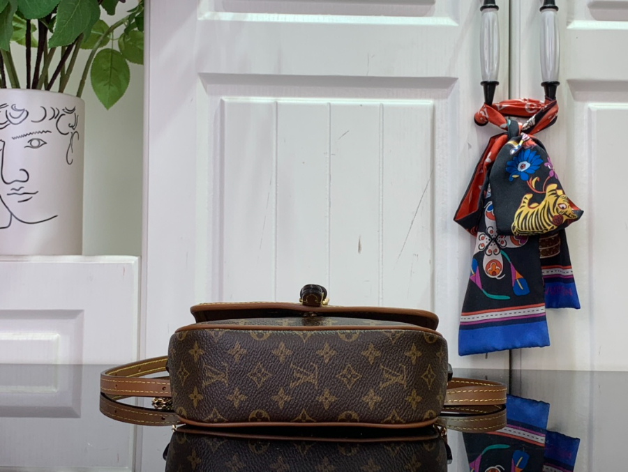 루이비통 솔로 M27096 11.6415.7cm5.jpg