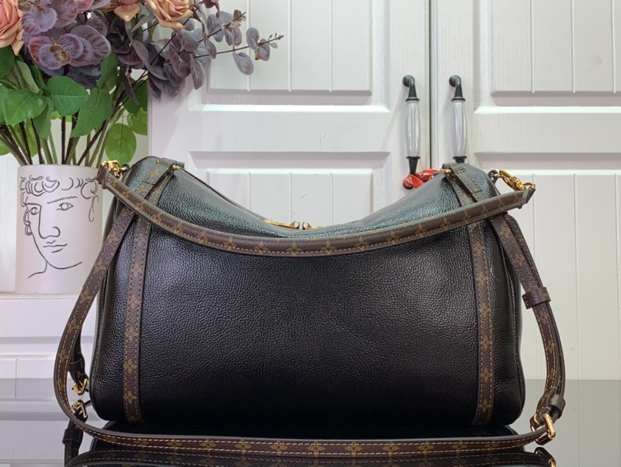 루이비통 익스프레스 미디엄 M26037 2418.536cm 다크 브라운2.jpg