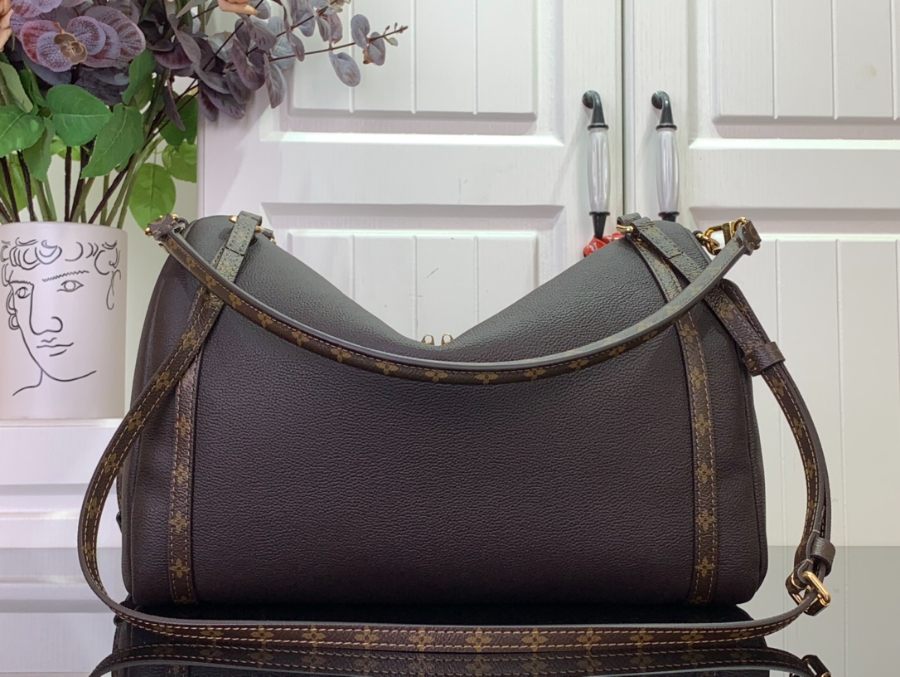 루이비통 익스프레스 미디엄 M26037 2418.536cm 초콜릿2.jpg