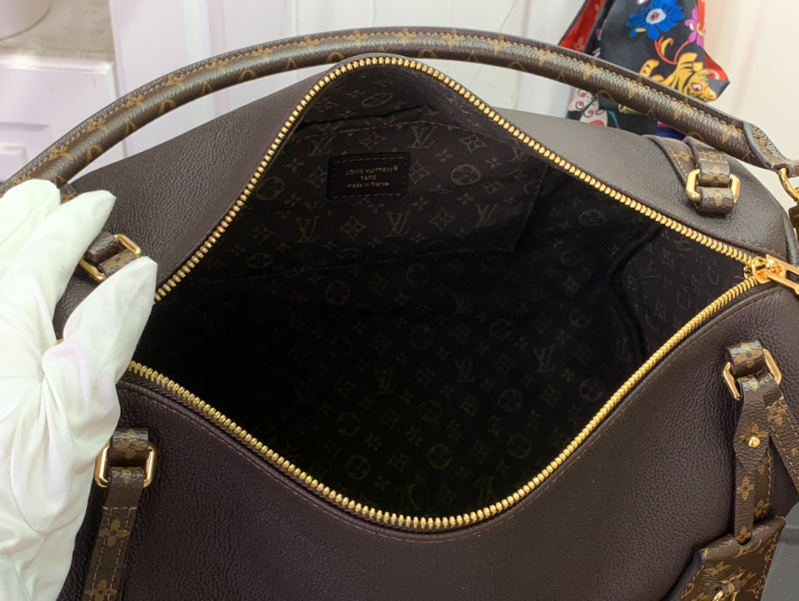 루이비통 익스프레스 미디엄 M26037 2418.536cm 초콜릿3.jpg