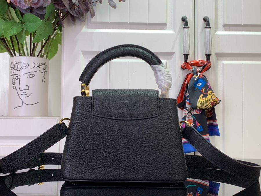 루이비통 LV x TM 카퓌신 스몰 M13714 14821cm 블랙2.jpg