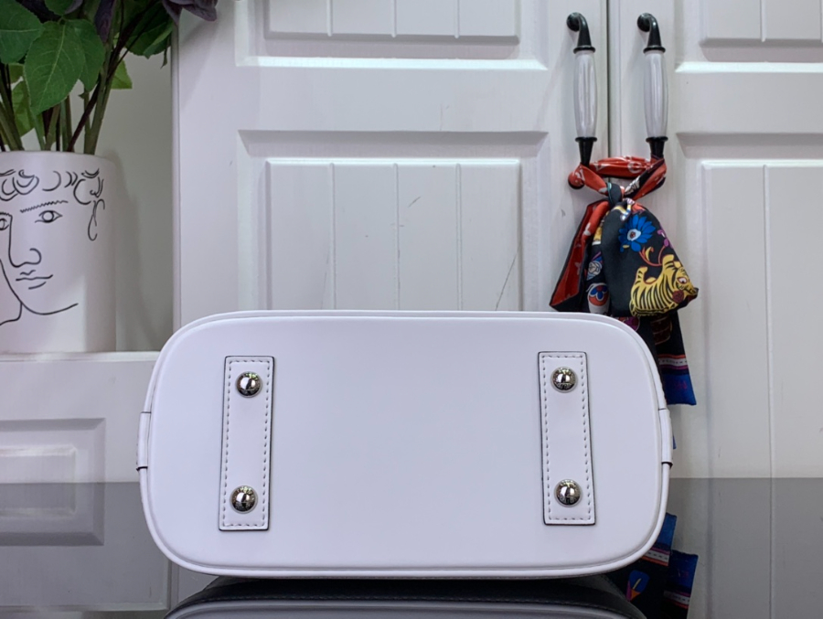 루이비통 알마 BB M11381 23.517.511.5cm 화이트5.jpg