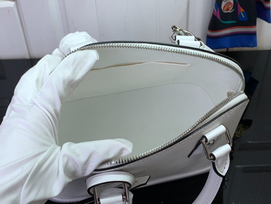 루이비통 알마 BB M11381 23.517.511.5cm 화이트3.jpg