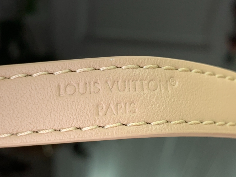 루이비통 포쉐트 LV 블룸 M25525 23104cm 누드8.jpg