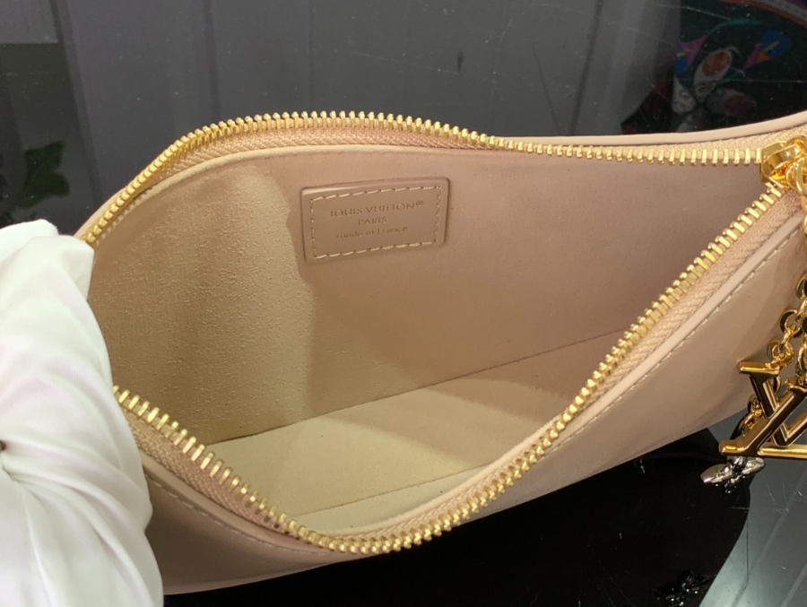 루이비통 포쉐트 LV 블룸 M25525 23104cm 누드3.jpg