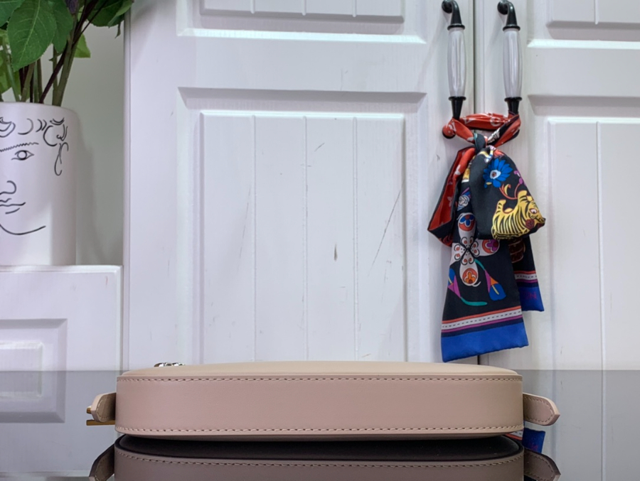 루이비통 포쉐트 LV 블룸 M25525 23104cm 누드5.jpg