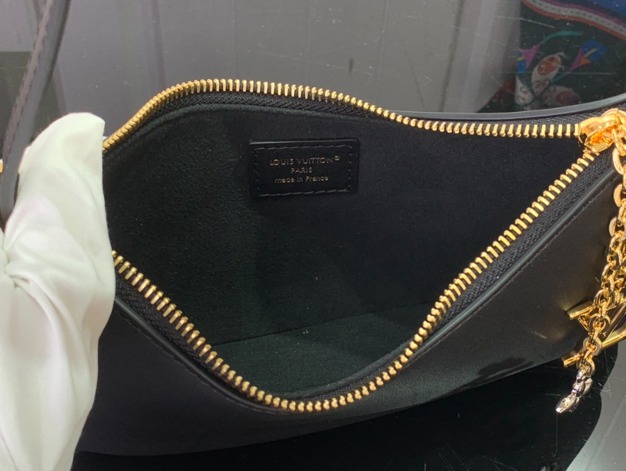 루이비통 포쉐트 LV 블룸 M25525 23104cm 블랙3.jpg