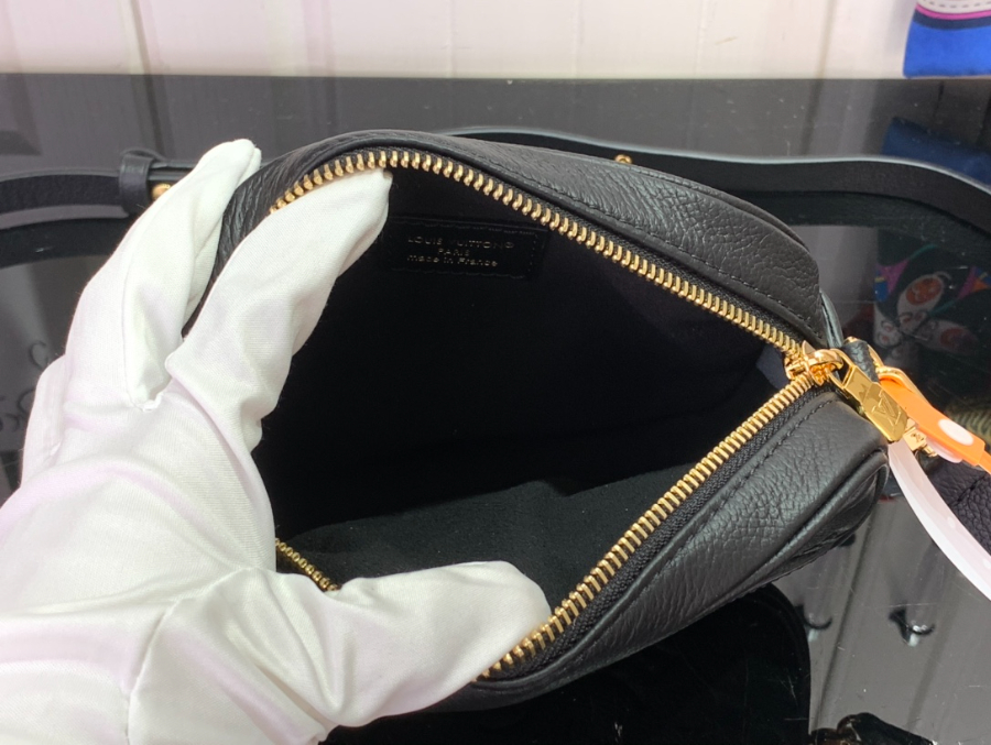 루이비통 타이니 카메라 백 M26509 13619cm 블랙3.jpg