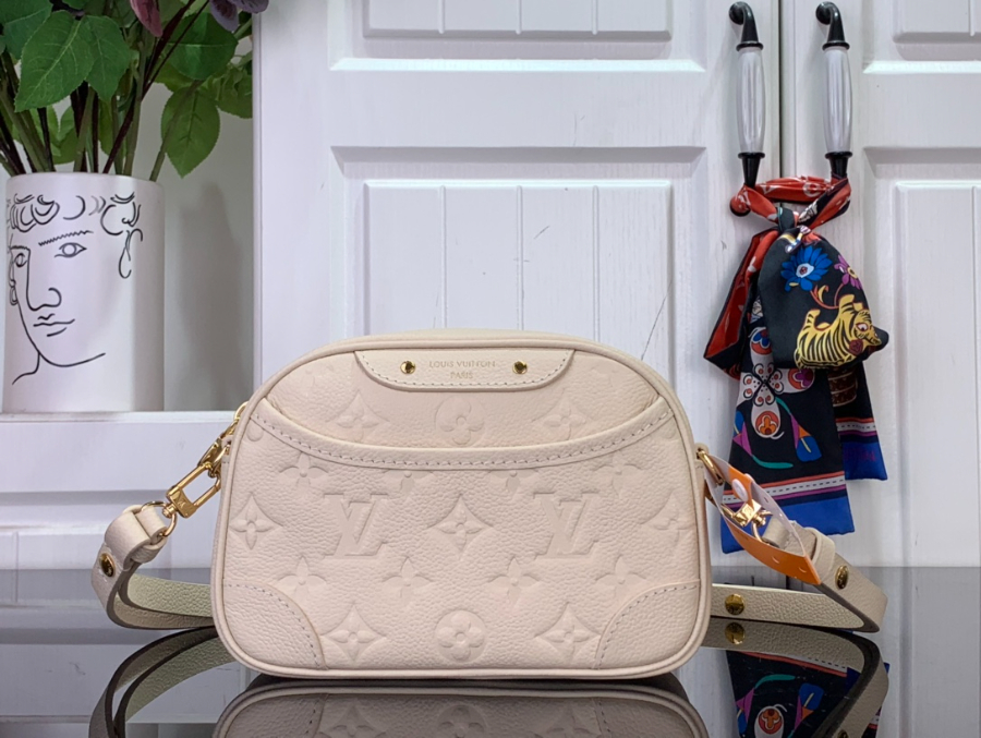 루이비통 타이니 카메라 백 M26509 13619cm 크림1.jpg