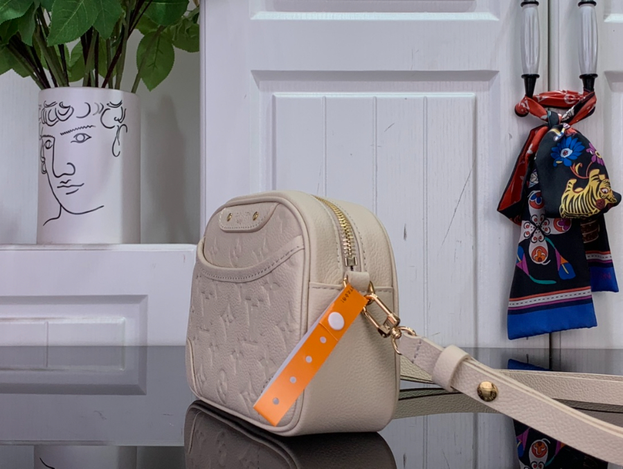 루이비통 타이니 카메라 백 M26509 13619cm 크림4.jpg