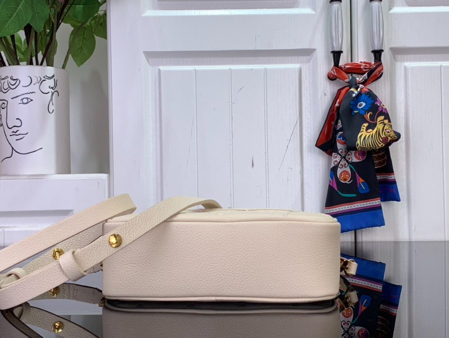 루이비통 타이니 카메라 백 M26509 13619cm 크림5.jpg