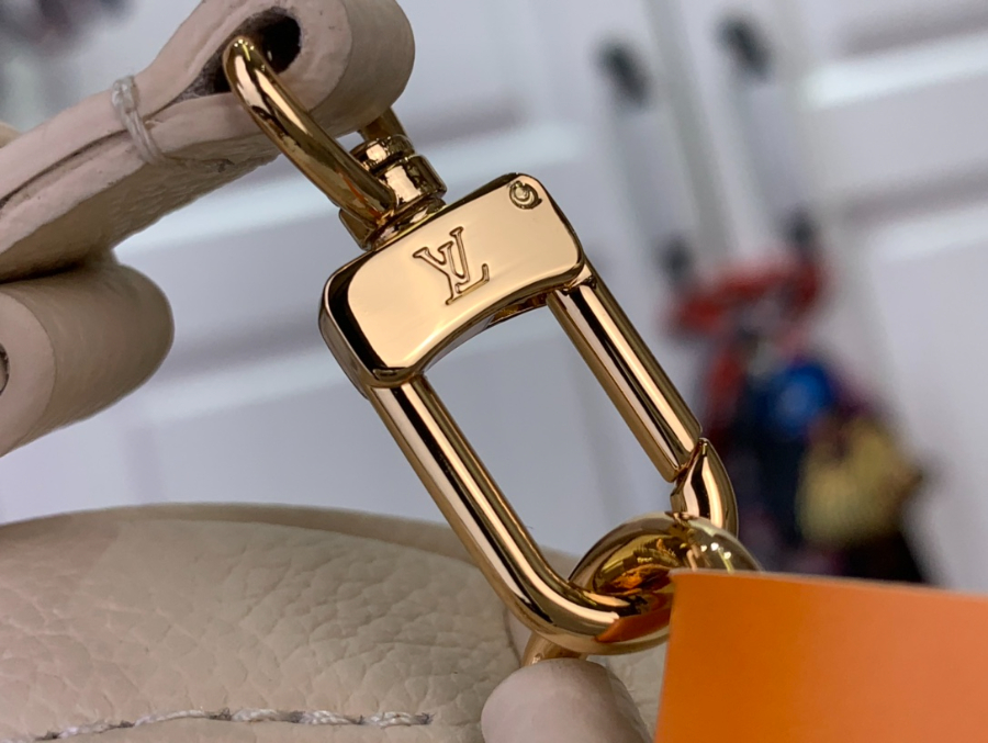 루이비통 타이니 카메라 백 M26509 13619cm 크림6.jpg