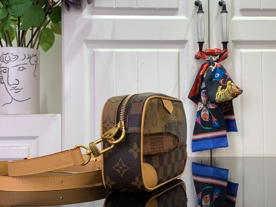 루이비통 트로카데로 미니 M26020 136.520cm 브라운4.jpg