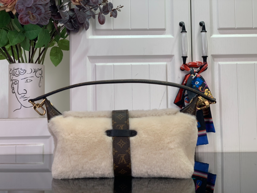 루이비통 포쉐트 미아 25 M26245 14.5822cm 아이보리2.jpg