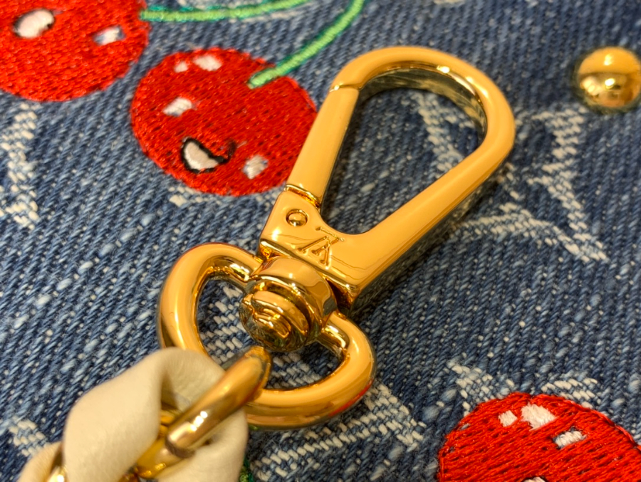 루이비통 LV x TM 카퓌신 미니 M14295 13.6821cm 화이트7.jpg