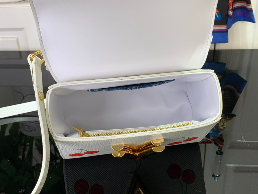 루이비통 LV x TM 트위스트 PM M13239 15719cm 화이트3.jpg