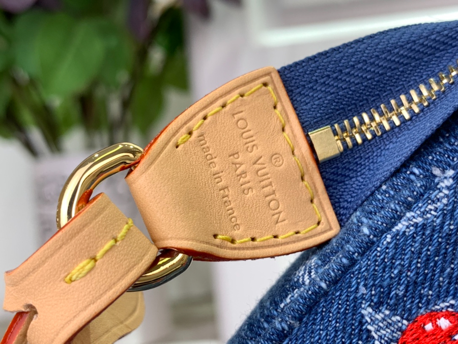 루이비통 LV x TM 포쉐트 악세수아 M13994 13422cm8.jpg