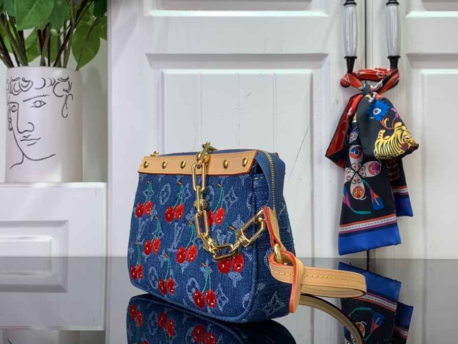 루이비통 LV x TM 포쉐트 악세수아 M13994 13422cm4.jpg