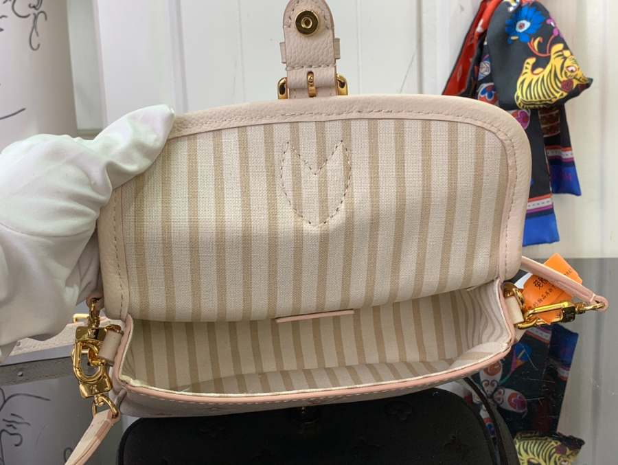 루이비통 나노 다이앤 M13642 10.5619cm 크림3.jpg