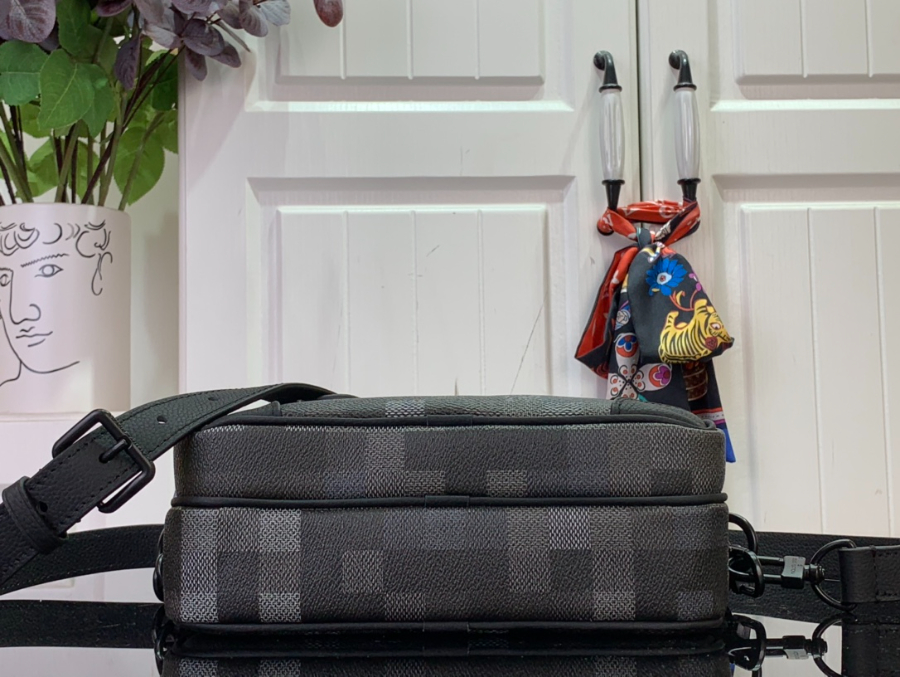 루이비통 닐 메신저 M14988 17.51125cm5.jpg