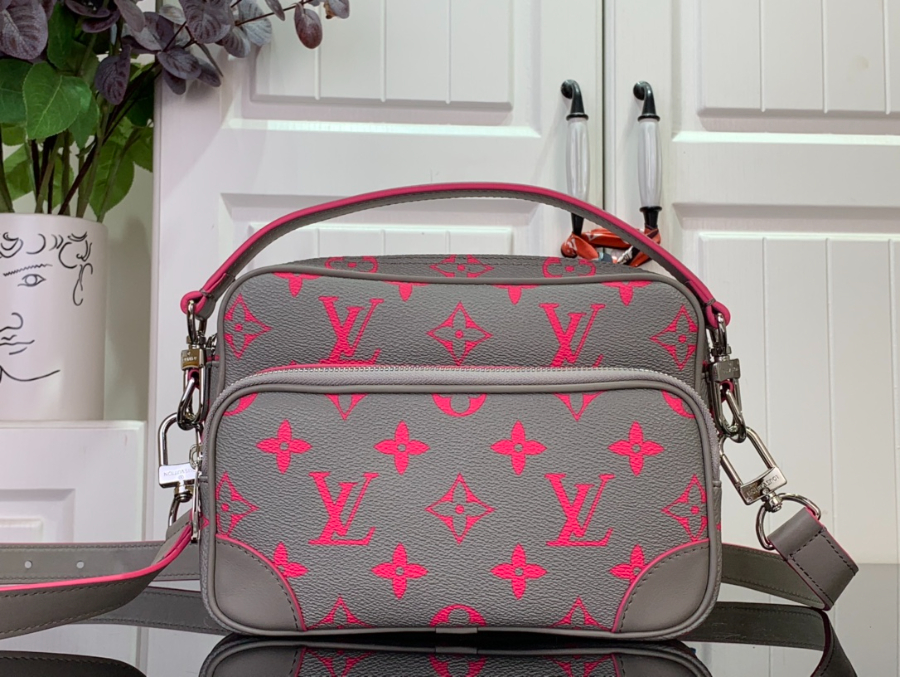 루이비통 닐 백 M15024 2517.511cm1.jpg