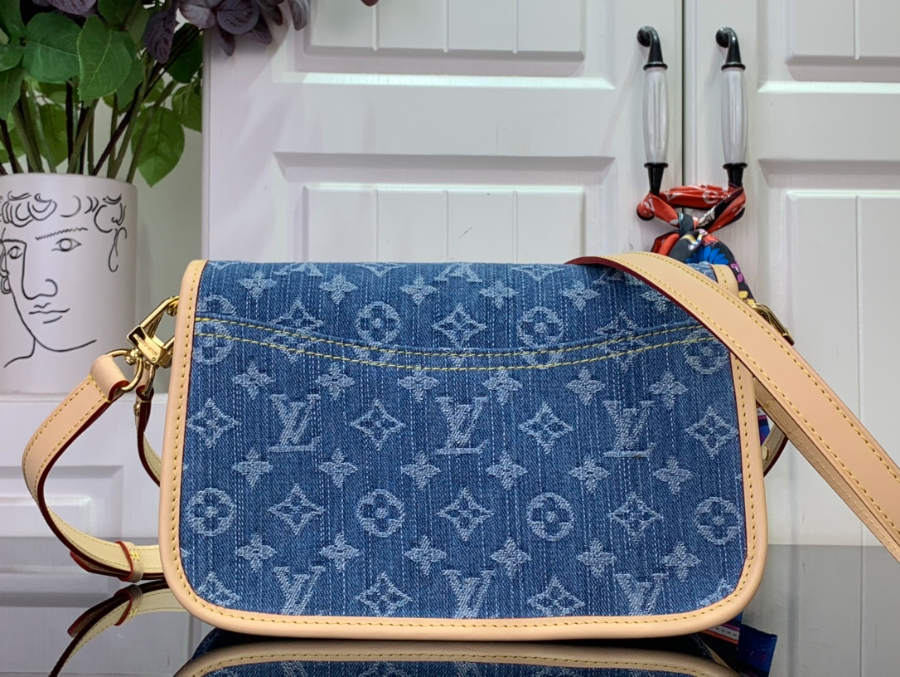 루이비통 다이앤 데님 M13070 15924cm 가죽 스트랩2.jpg