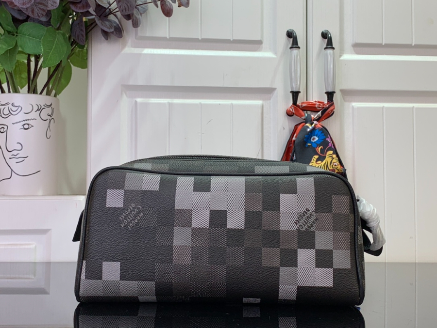 루이비통 돕 키트 M15109 1516.528cm 블랙2.jpg