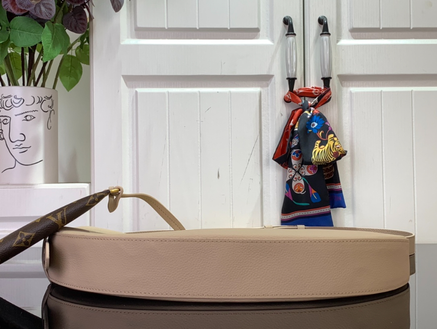 루이비통 로우 키 쿠키 다크 베이지 M14642 26532cm 미디엄04.jpg