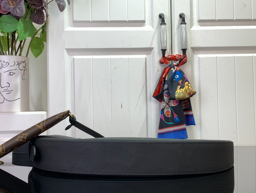 루이비통 로우 키 쿠키 블랙 M14642 26532cm 미디엄04.jpg