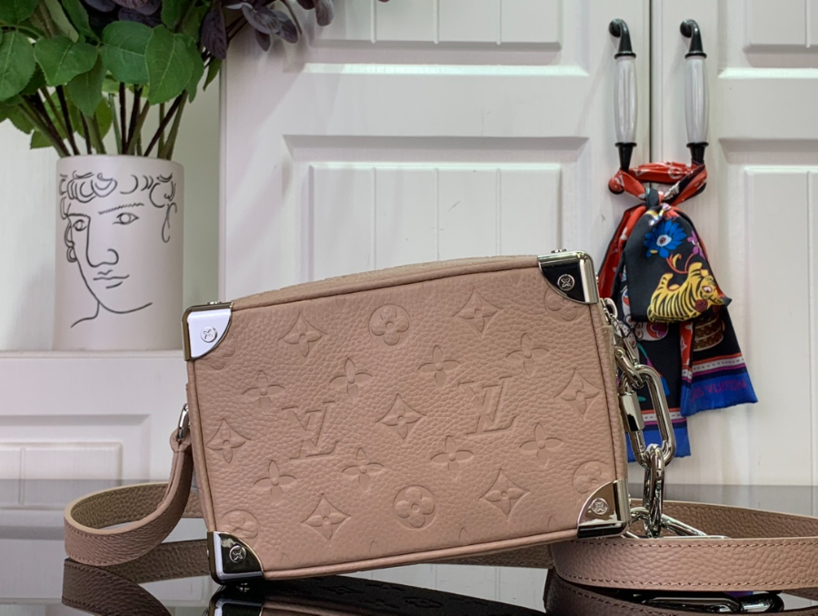 루이비통 미니 소프트 트렁크 M13868 18.5138cm2.jpg