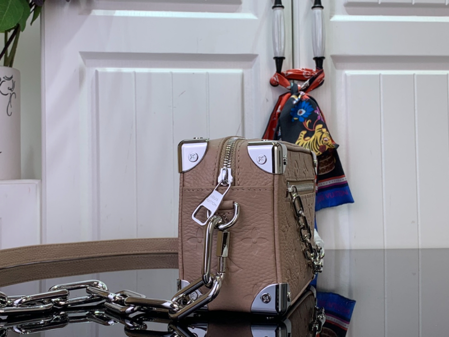 루이비통 미니 소프트 트렁크 M13868 18.5138cm4.jpg