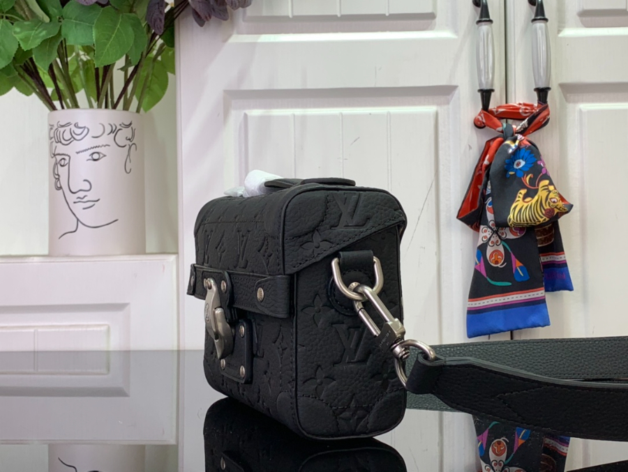 루이비통 소울 트렁크 블랙 M13871 15719cm4.jpg