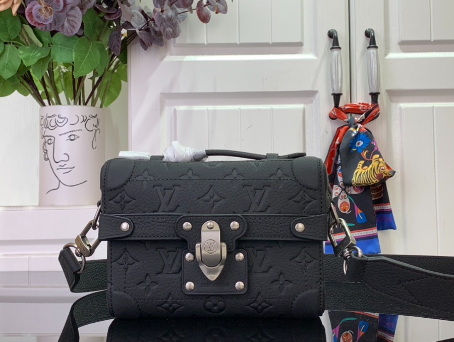 루이비통 소울 트렁크 블랙 M13871 15719cm1.jpg