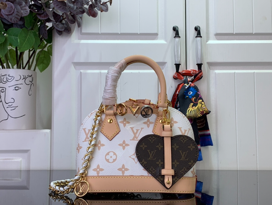 루이비통 알마 미니 LV 화이트 K00015 18128cm1.jpg
