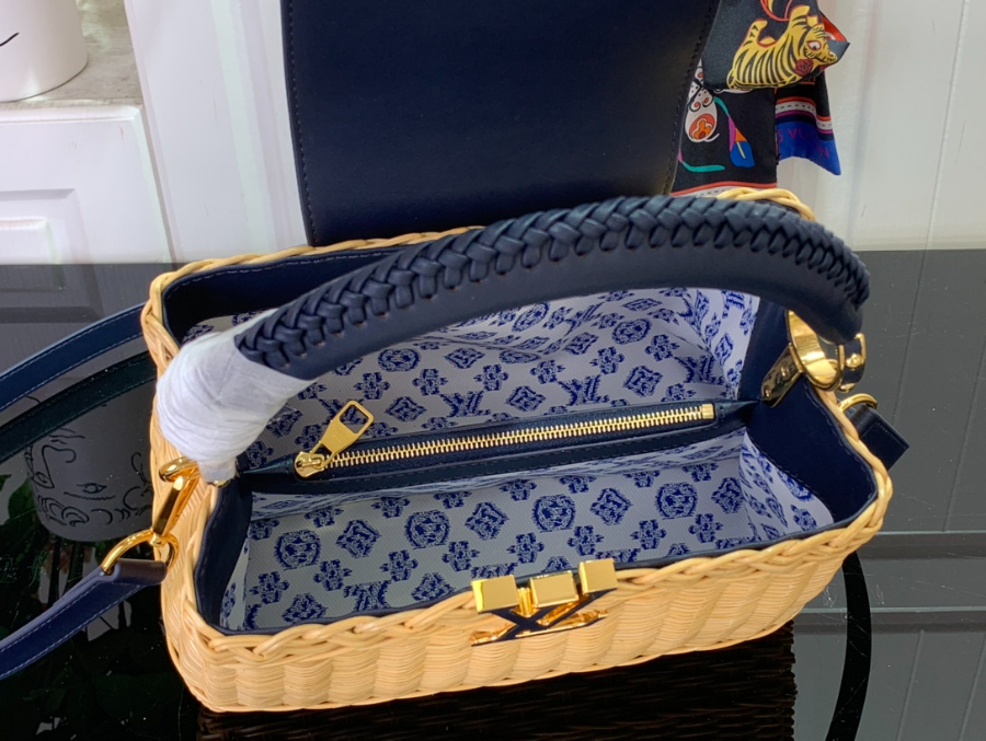 루이비통 카퓌신 BB 27918cm M26025 네이비3.jpg