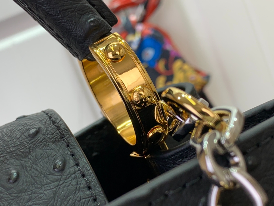 루이비통 카퓌신 미디엄 타조무늬 201131.5cm M12935 블랙7.jpg