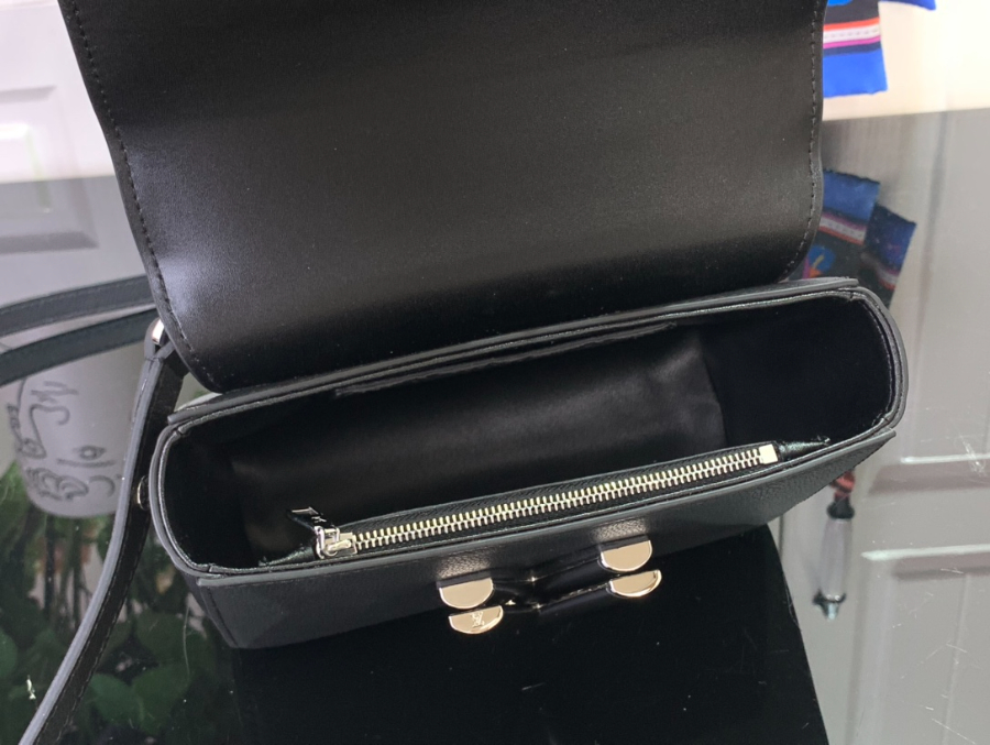 루이비통 트위스트 PM 슬림 19157cm M14636 블랙3.jpg