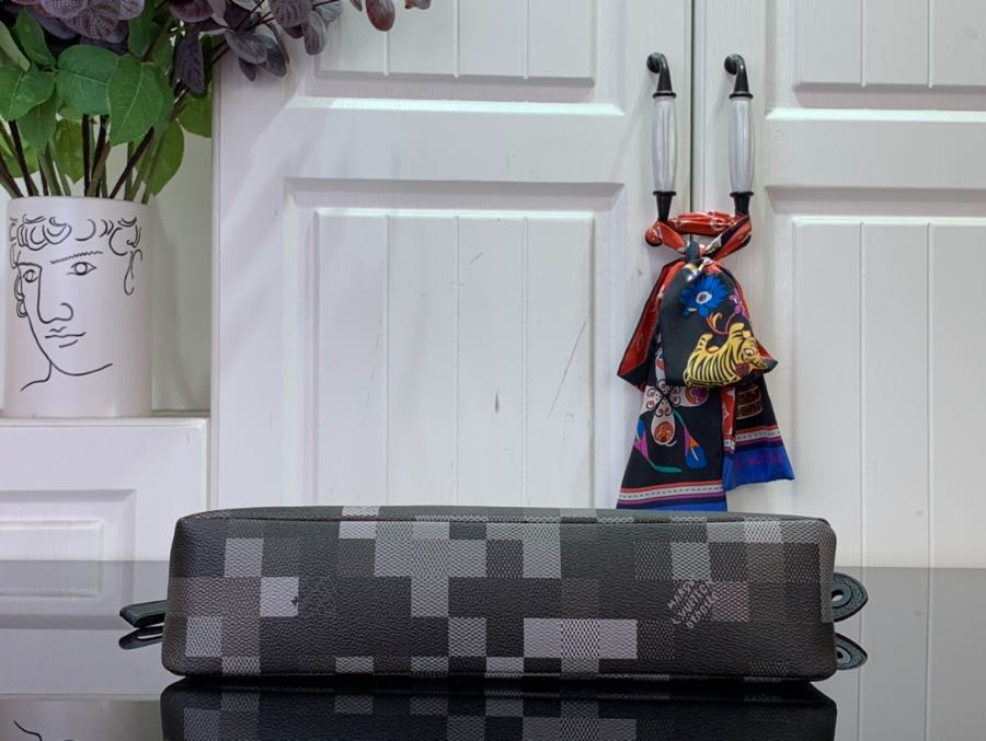 루이비통 포쉐트 보야주 수플 M14926 217.530cm 블랙5.jpg