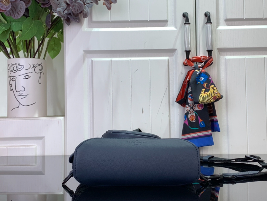 루이비통 듀오 슬링 백 M24467 20426cm 다크 블루4.jpg